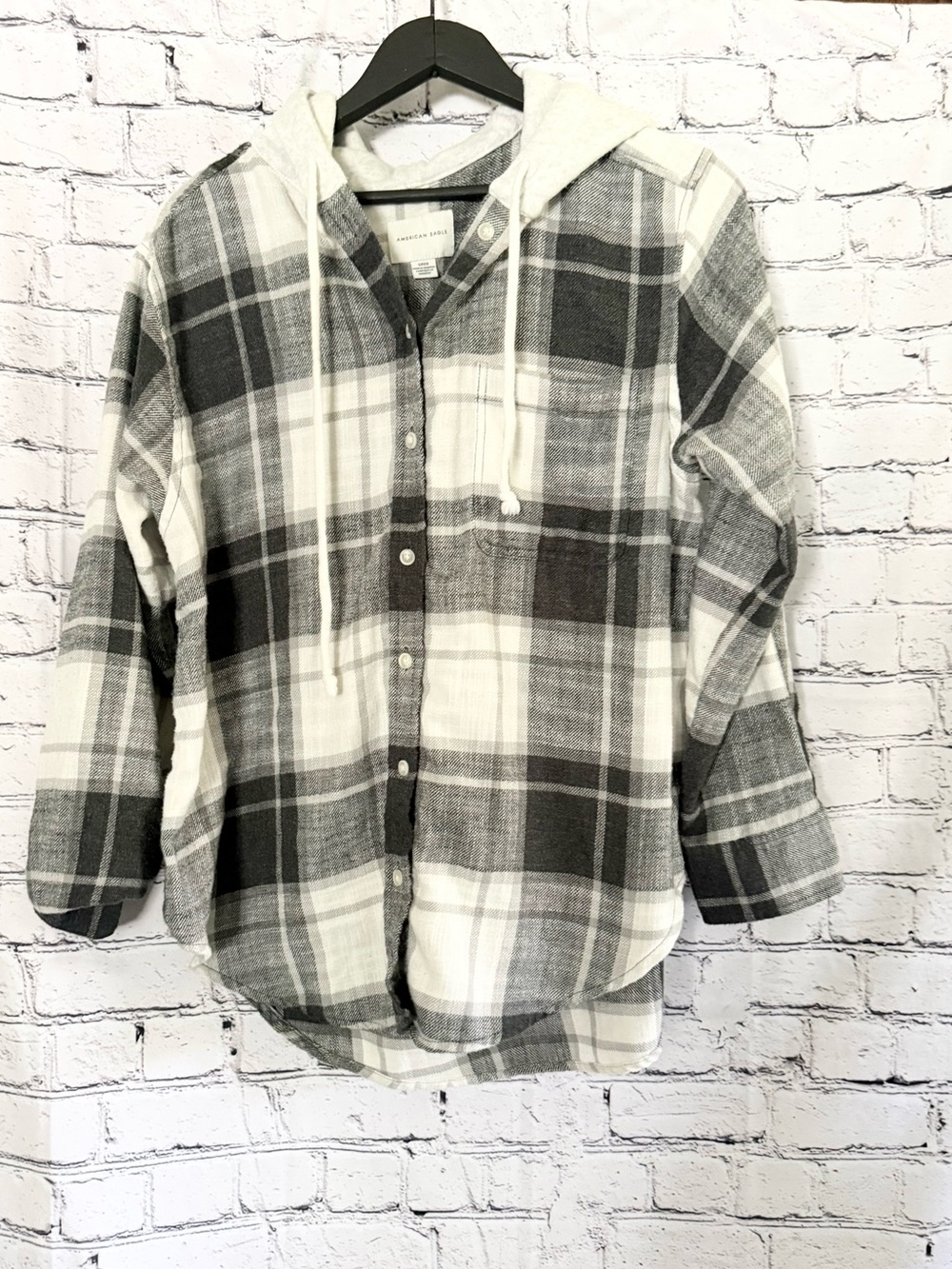 AMERICAN EAGLE. Plaid hooded button down. Size S